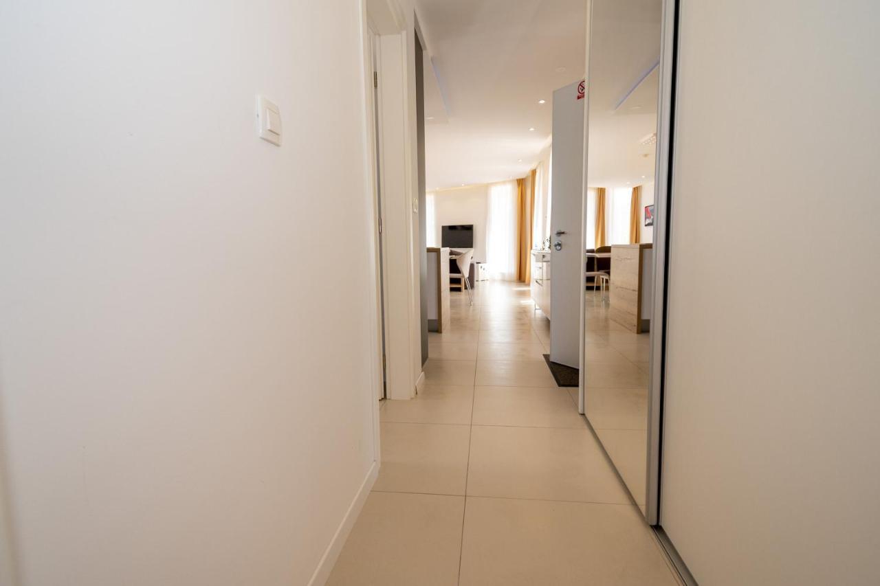 Villa Art Gallery Apartments Murter Esterno foto